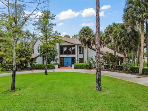 13885 Greentree Trail