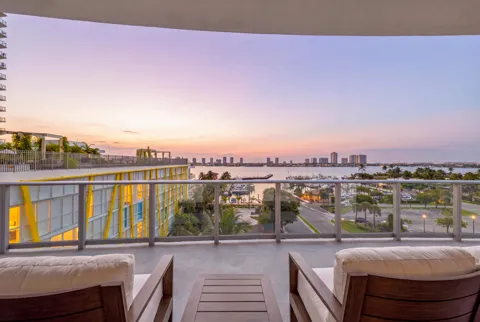 220 LAKE SHORE DRIVE #612