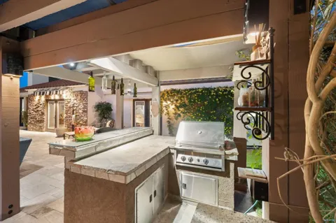 51295 Calle Quito