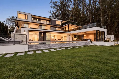 950 Macadamia Drive