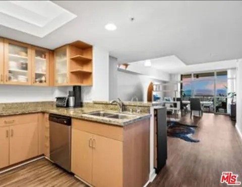 13700 Marina Pointe Drive #1210