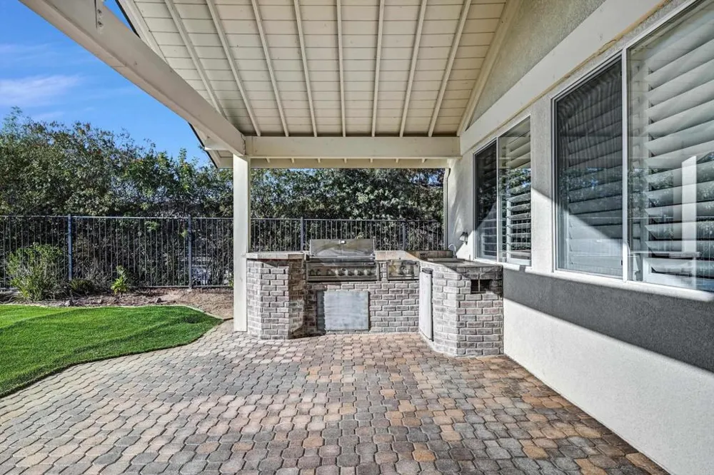 1898 Almagro Lane Escondido, CA 92026
