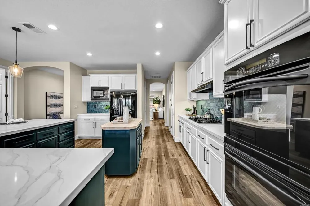 1898 Almagro Lane Escondido, CA 92026