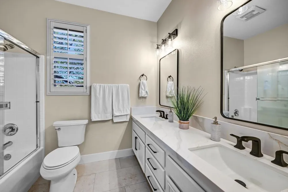 1898 Almagro Lane Escondido, CA 92026