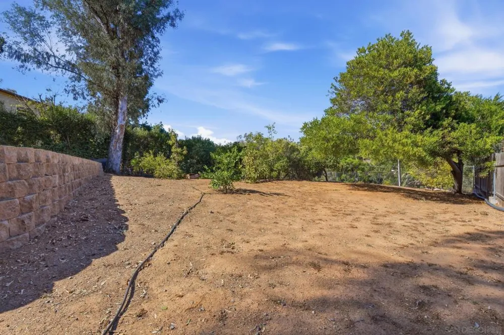 1521 Shadow Knolls Ln El Cajon, CA 92020