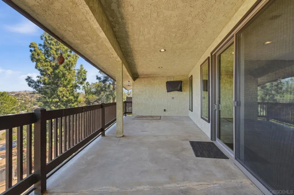 1521 Shadow Knolls Ln El Cajon, CA 92020