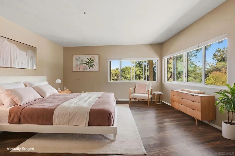1521 Shadow Knolls Ln El Cajon, CA 92020