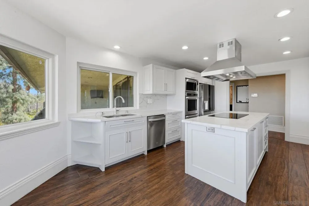 1521 Shadow Knolls Ln El Cajon, CA 92020