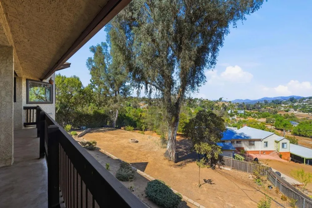 1521 Shadow Knolls Ln El Cajon, CA 92020