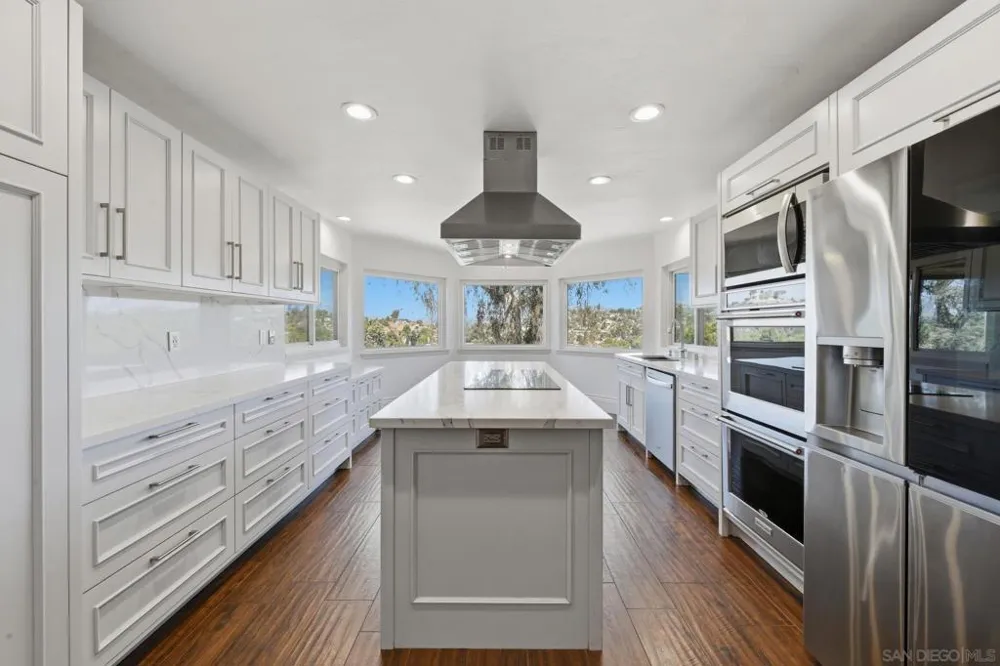 1521 Shadow Knolls Ln El Cajon, CA 92020