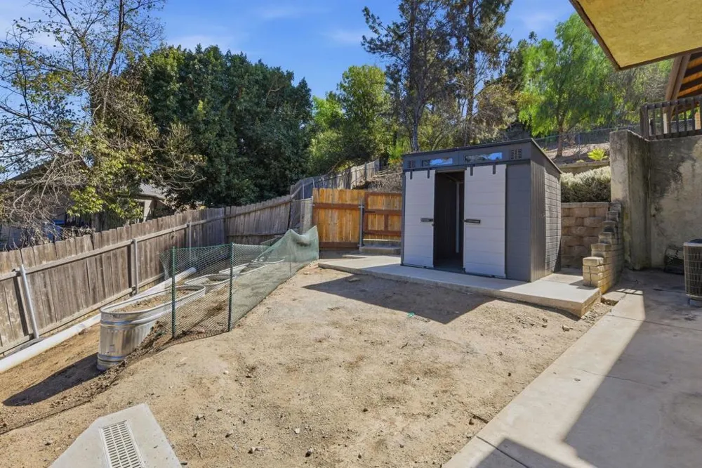 1521 Shadow Knolls Ln El Cajon, CA 92020