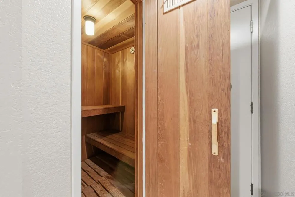 1521 Shadow Knolls Ln El Cajon, CA 92020