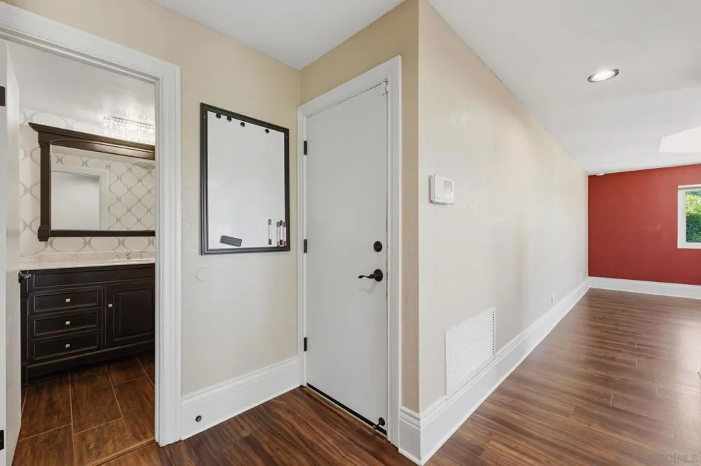 1521 Shadow Knolls Ln El Cajon, CA 92020