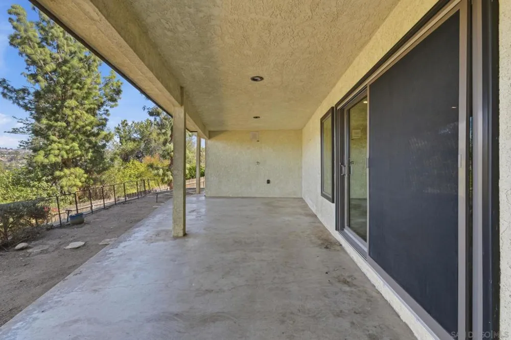 1521 Shadow Knolls Ln El Cajon, CA 92020