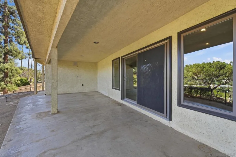 1521 Shadow Knolls Ln El Cajon, CA 92020