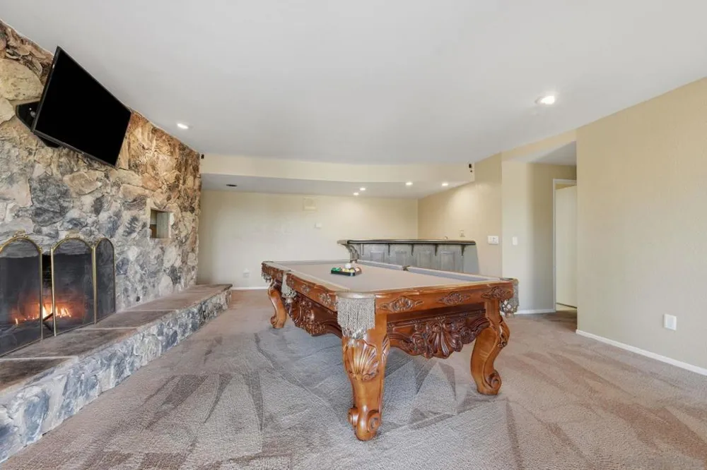 1521 Shadow Knolls Ln El Cajon, CA 92020