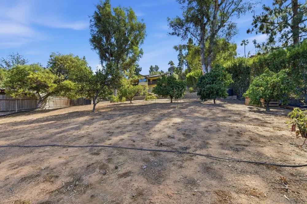 1521 Shadow Knolls Ln El Cajon, CA 92020