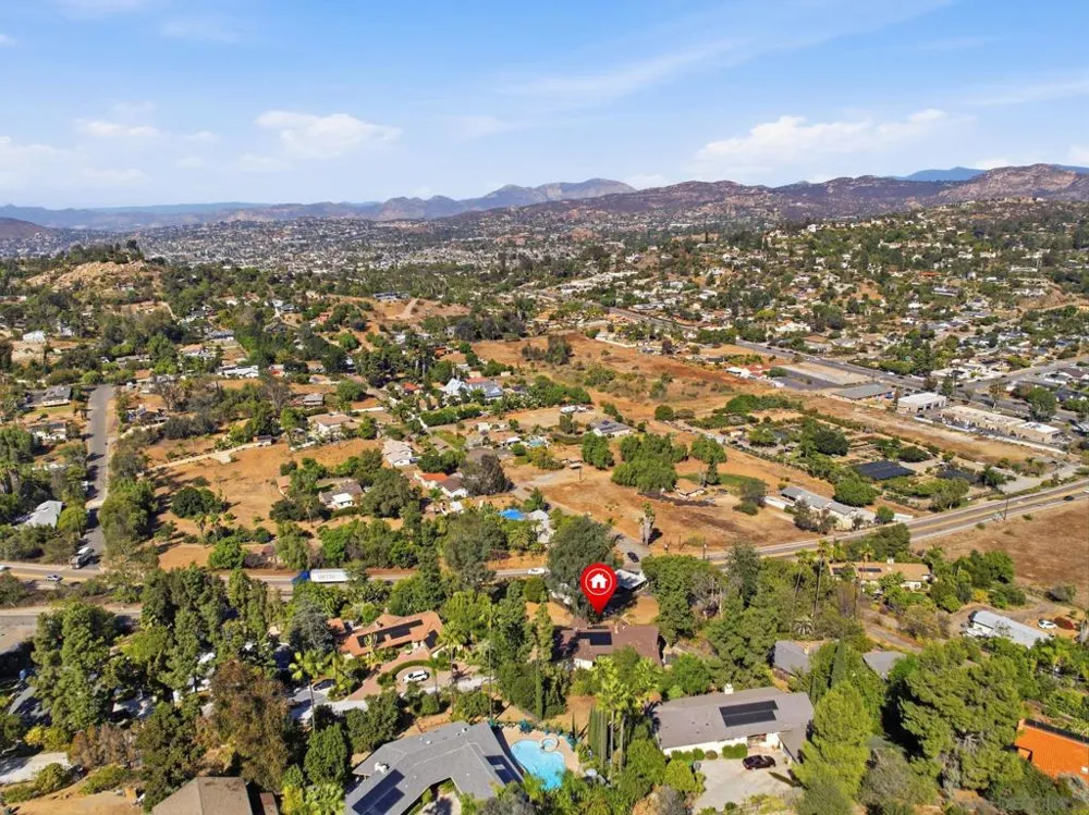 1521 Shadow Knolls Ln El Cajon, CA 92020