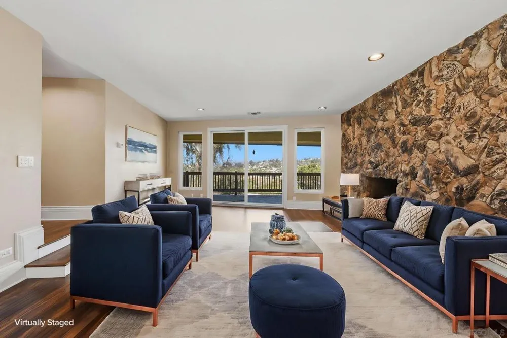1521 Shadow Knolls Ln El Cajon, CA 92020