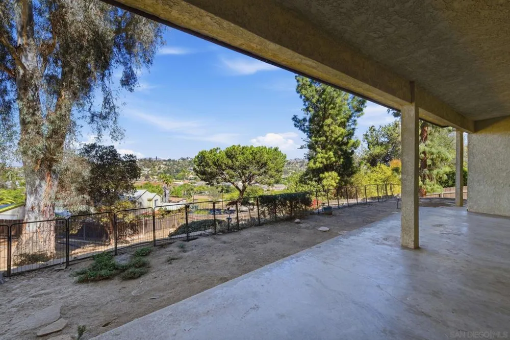 1521 Shadow Knolls Ln El Cajon, CA 92020