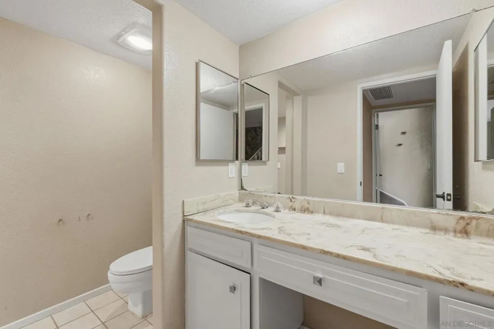 1521 Shadow Knolls Ln El Cajon, CA 92020
