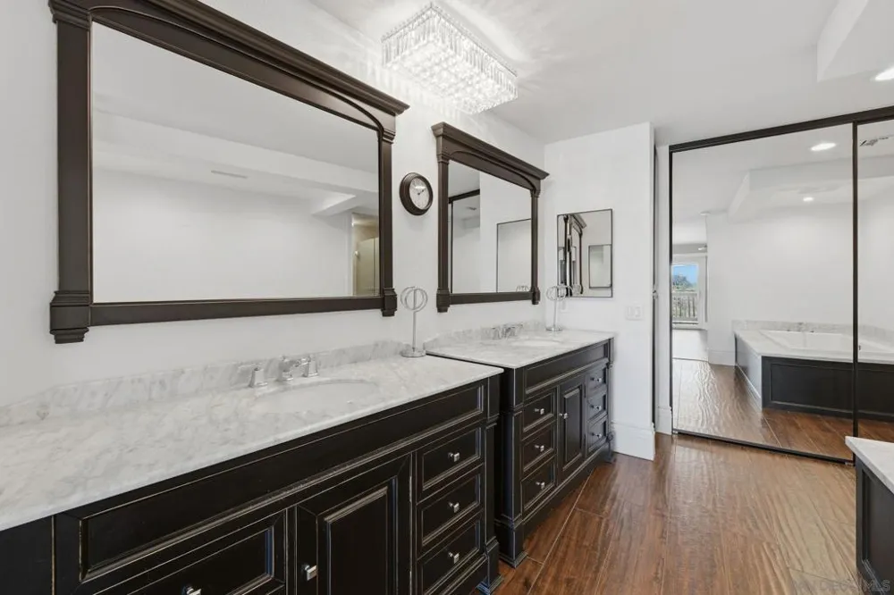 1521 Shadow Knolls Ln El Cajon, CA 92020