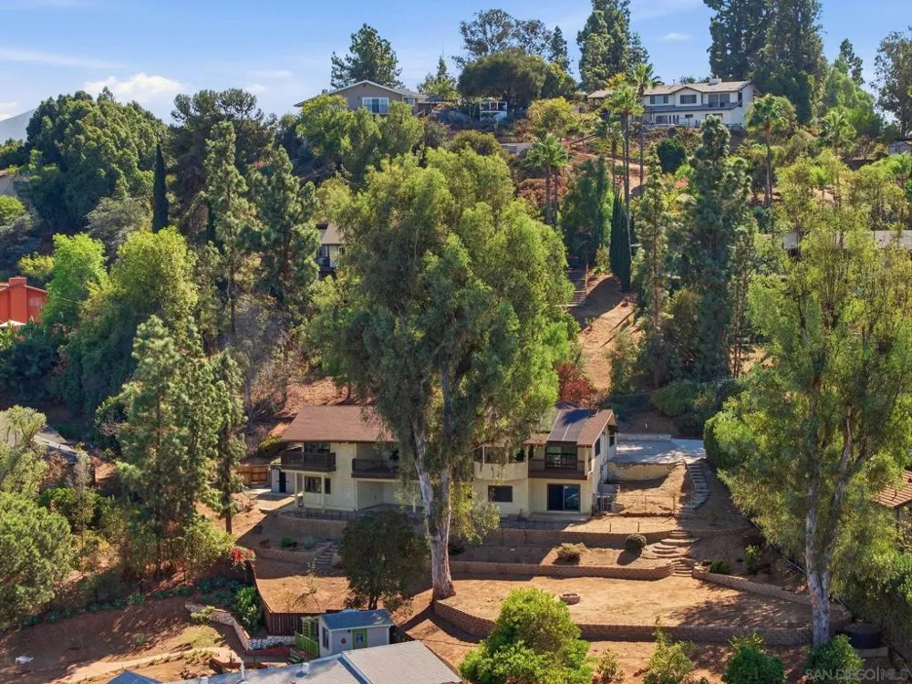 1521 Shadow Knolls Ln El Cajon, CA 92020