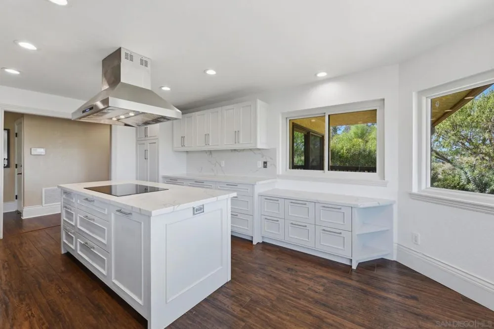 1521 Shadow Knolls Ln El Cajon, CA 92020