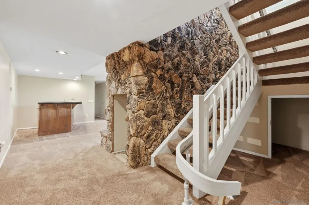 1521 Shadow Knolls Ln El Cajon, CA 92020