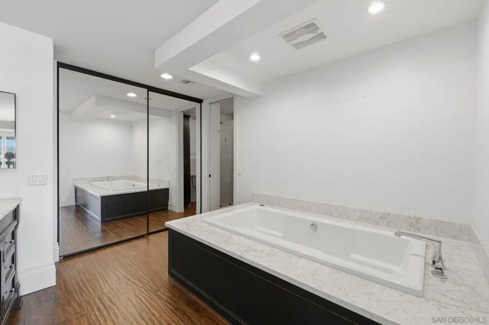 1521 Shadow Knolls Ln El Cajon, CA 92020