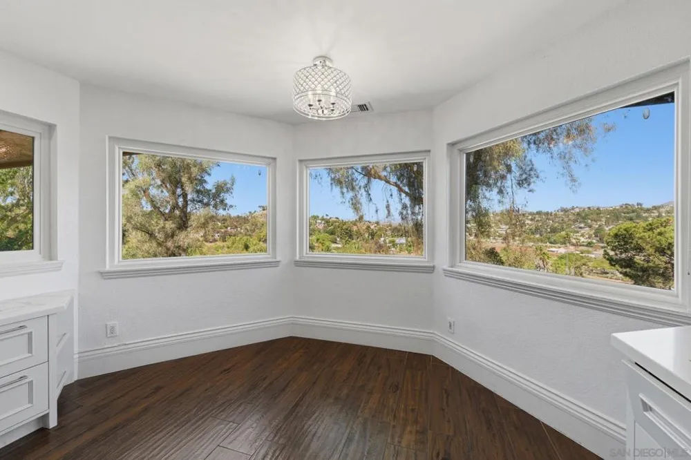 1521 Shadow Knolls Ln El Cajon, CA 92020