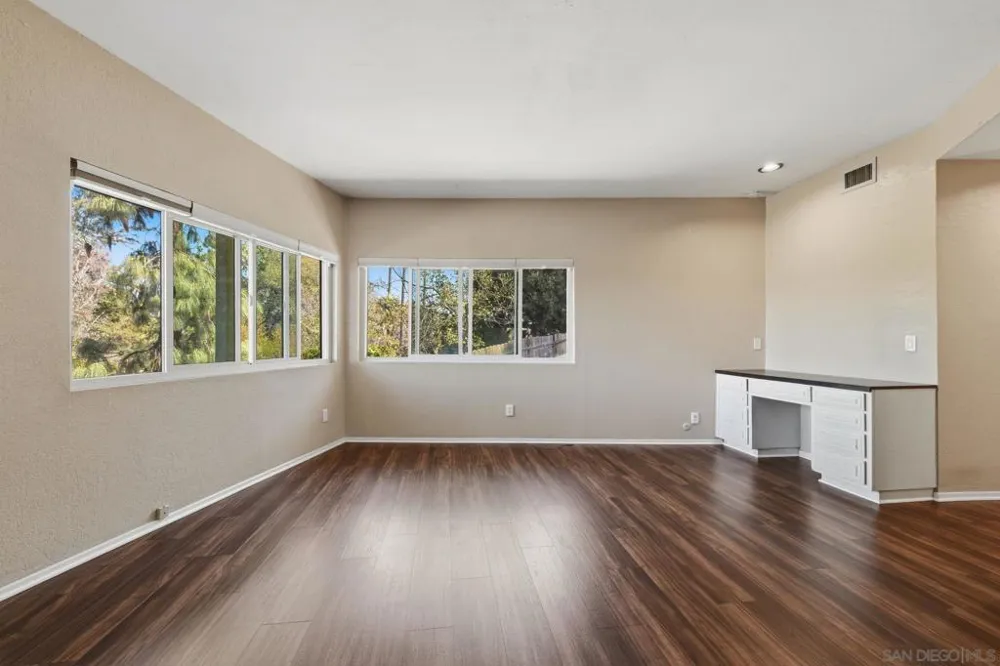 1521 Shadow Knolls Ln El Cajon, CA 92020