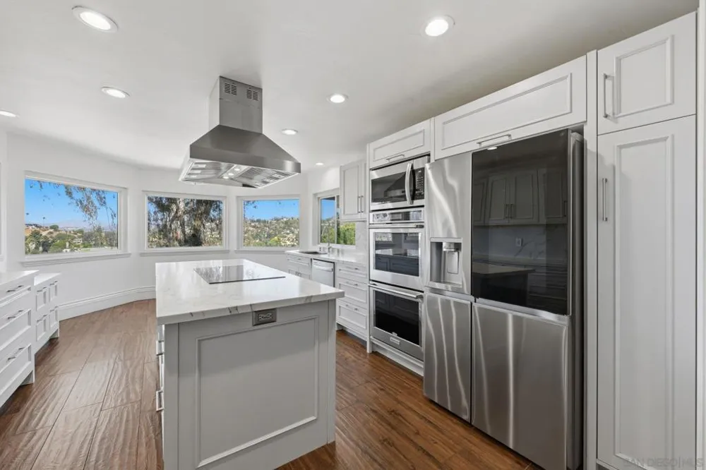 1521 Shadow Knolls Ln El Cajon, CA 92020