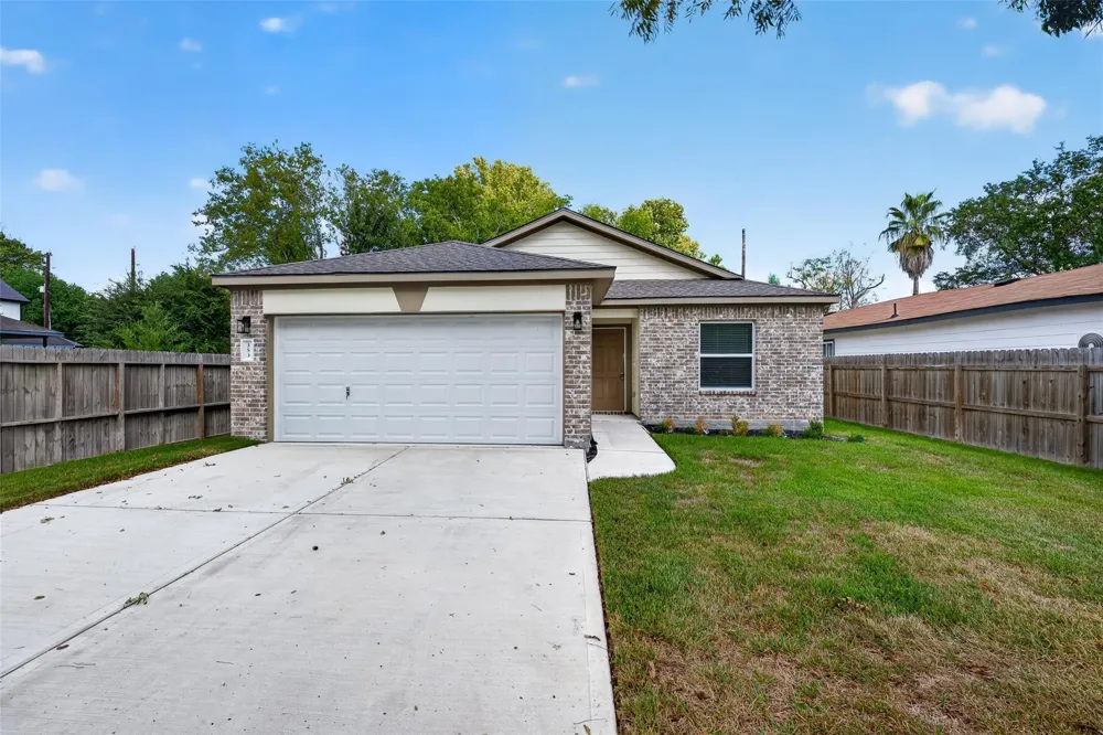 353 Todd Street Tomball, TX 77375