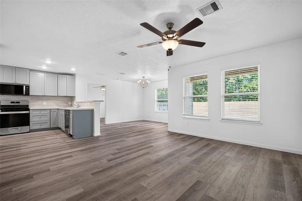 353 Todd Street Tomball, TX 77375