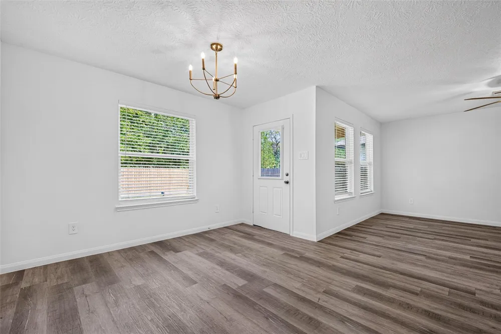 353 Todd Street Tomball, TX 77375