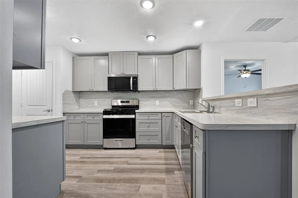 353 Todd Street Tomball, TX 77375