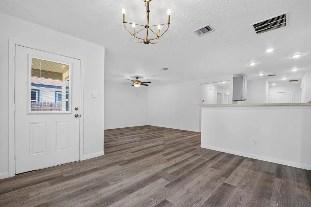 353 Todd Street Tomball, TX 77375