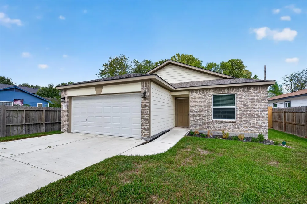 353 Todd Street Tomball, TX 77375