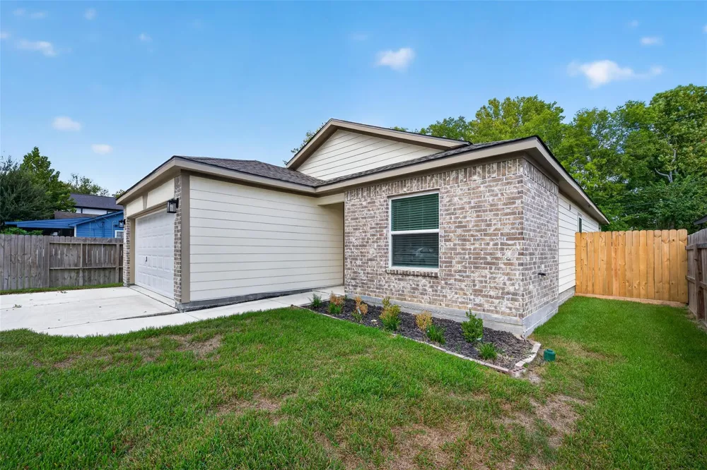 353 Todd Street Tomball, TX 77375