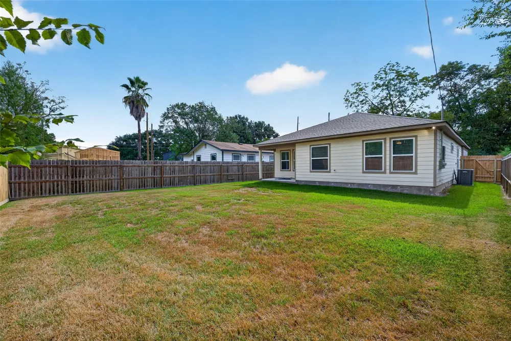 353 Todd Street Tomball, TX 77375