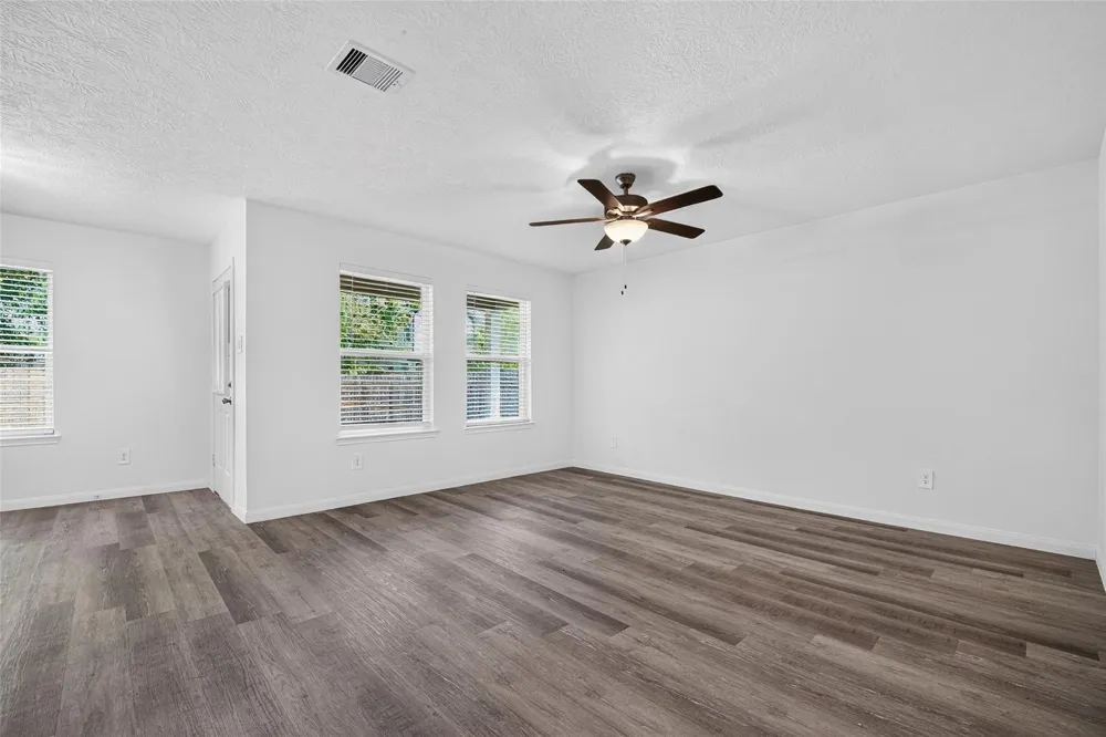 353 Todd Street Tomball, TX 77375