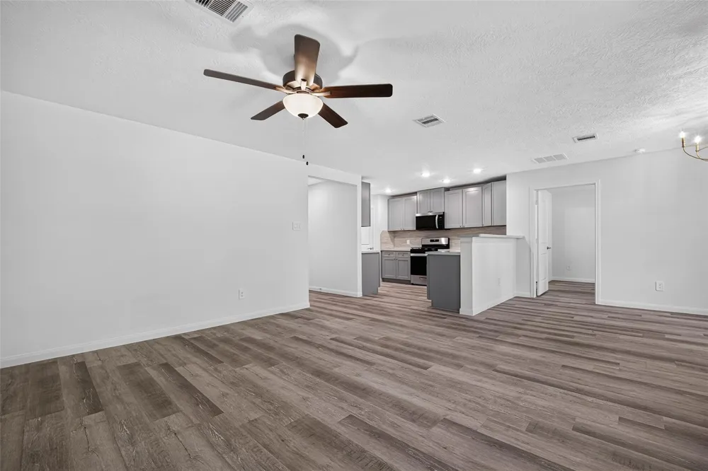 353 Todd Street Tomball, TX 77375