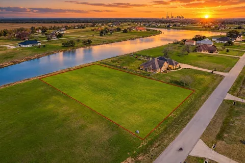 6818 Brazos Lakes Drive