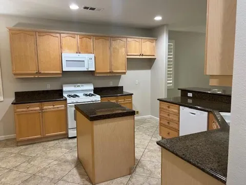 82560 Tivoli Court