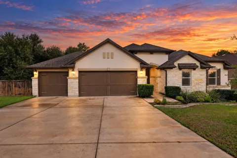 809 Lorraine Cove