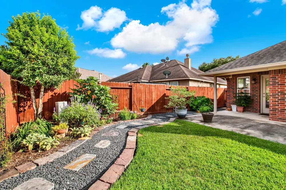 9226 Fernwillow Drive Spring, TX 77379