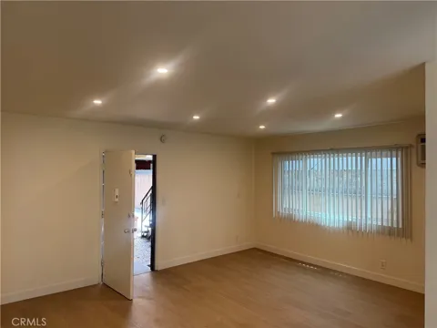 943 Louise St. #5