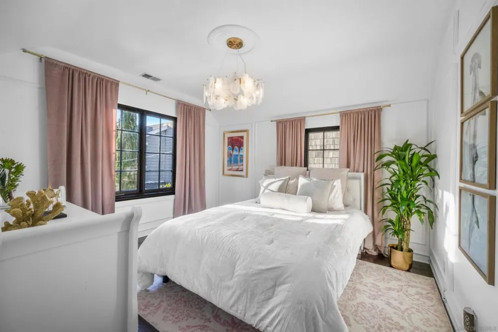 340 B Ave Coronado, CA 92118