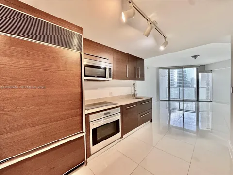 475 BRICKELL AV #3808